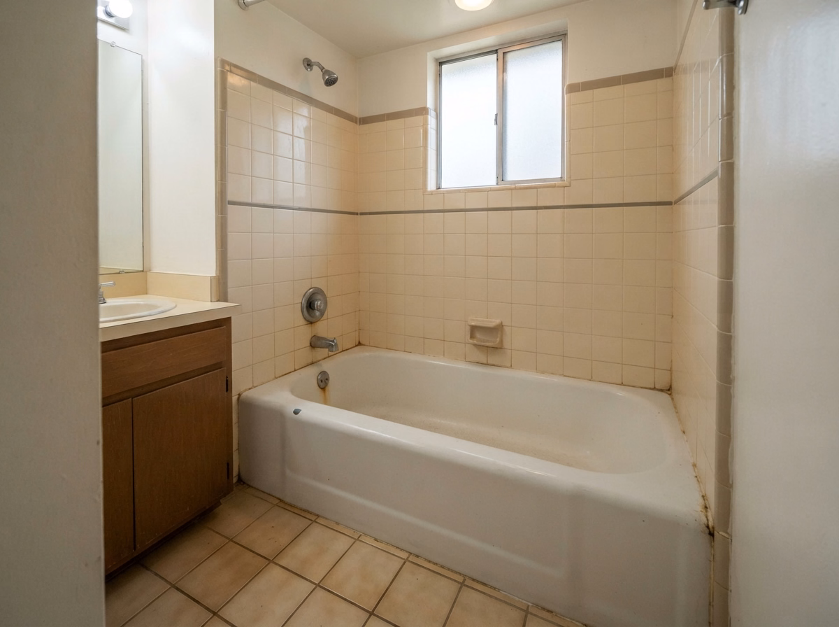 Old Bathtub Replacement in San Bernardino.